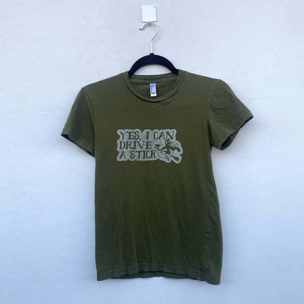 ‘Yes I can drive stick’ Olive Green Short Sleeve T-shirt